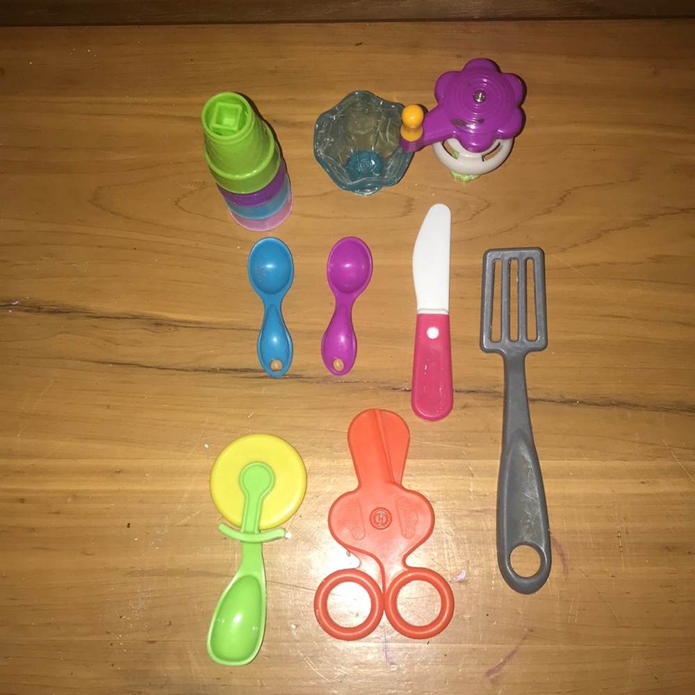 There are 12 items there play-Doh tools